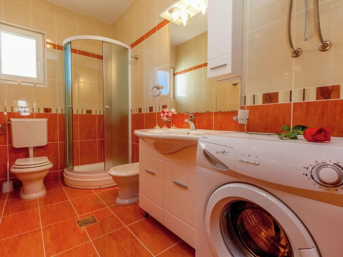 Luring Apartment In Dramalj With Bubble Bath