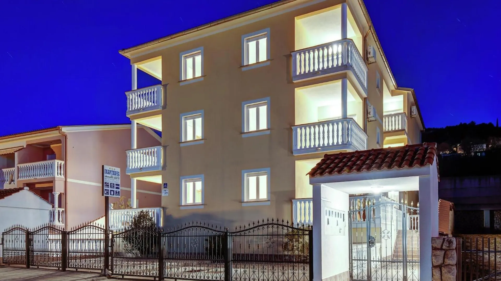 Luring Apartment In Dramalj With Bubble Bath